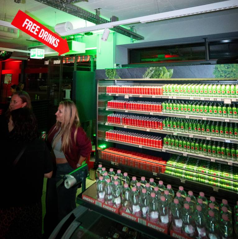 Denner x Heineken – wenn der Supermarkt zur Bühne wird